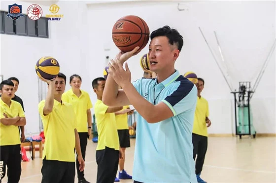 篮球老将如何通过瑜伽提升柔韧性_2